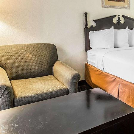 Quality Inn & Suites Conference Center Statesboro Historic District Экстерьер фото