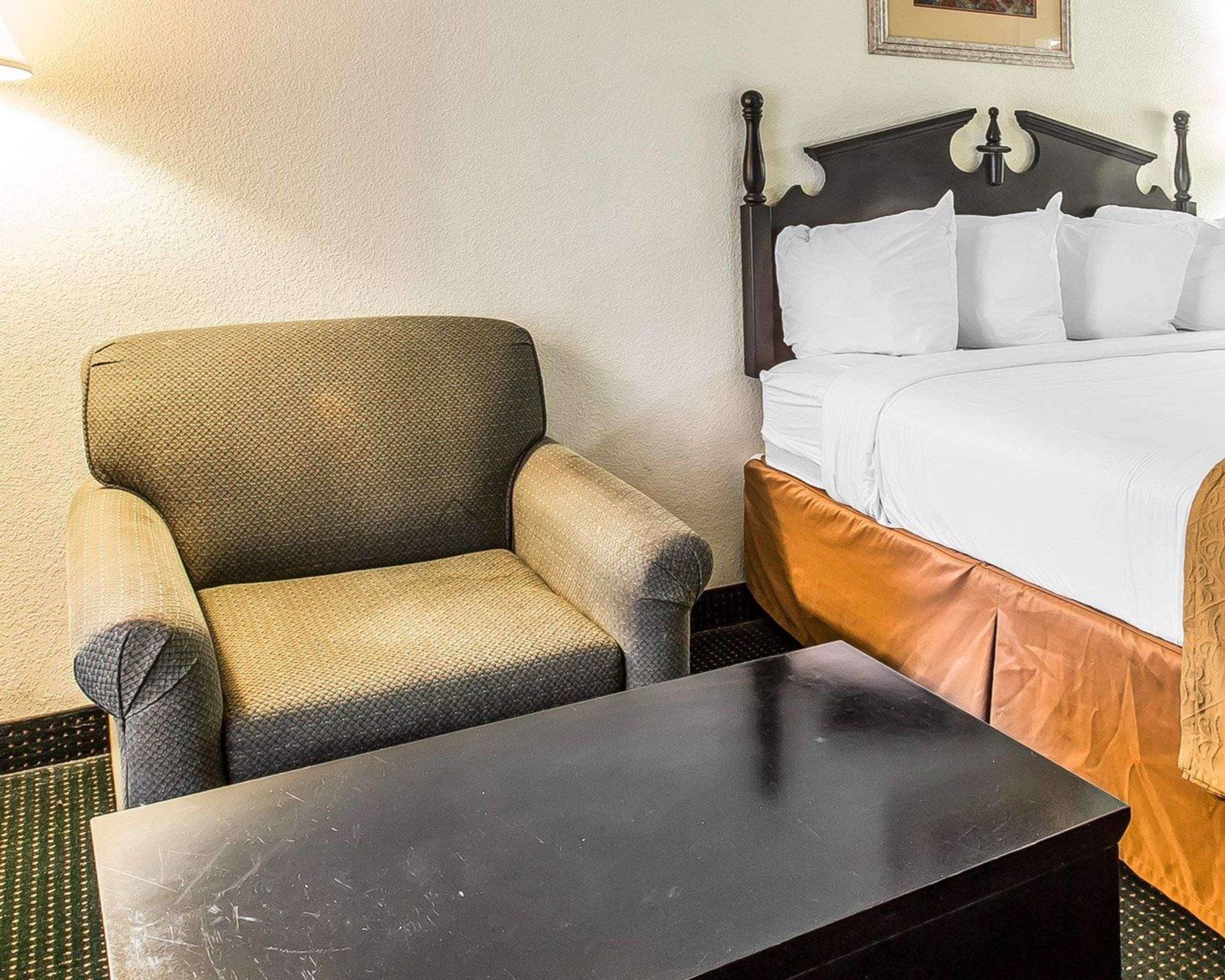 Quality Inn & Suites Conference Center Statesboro Historic District Экстерьер фото
