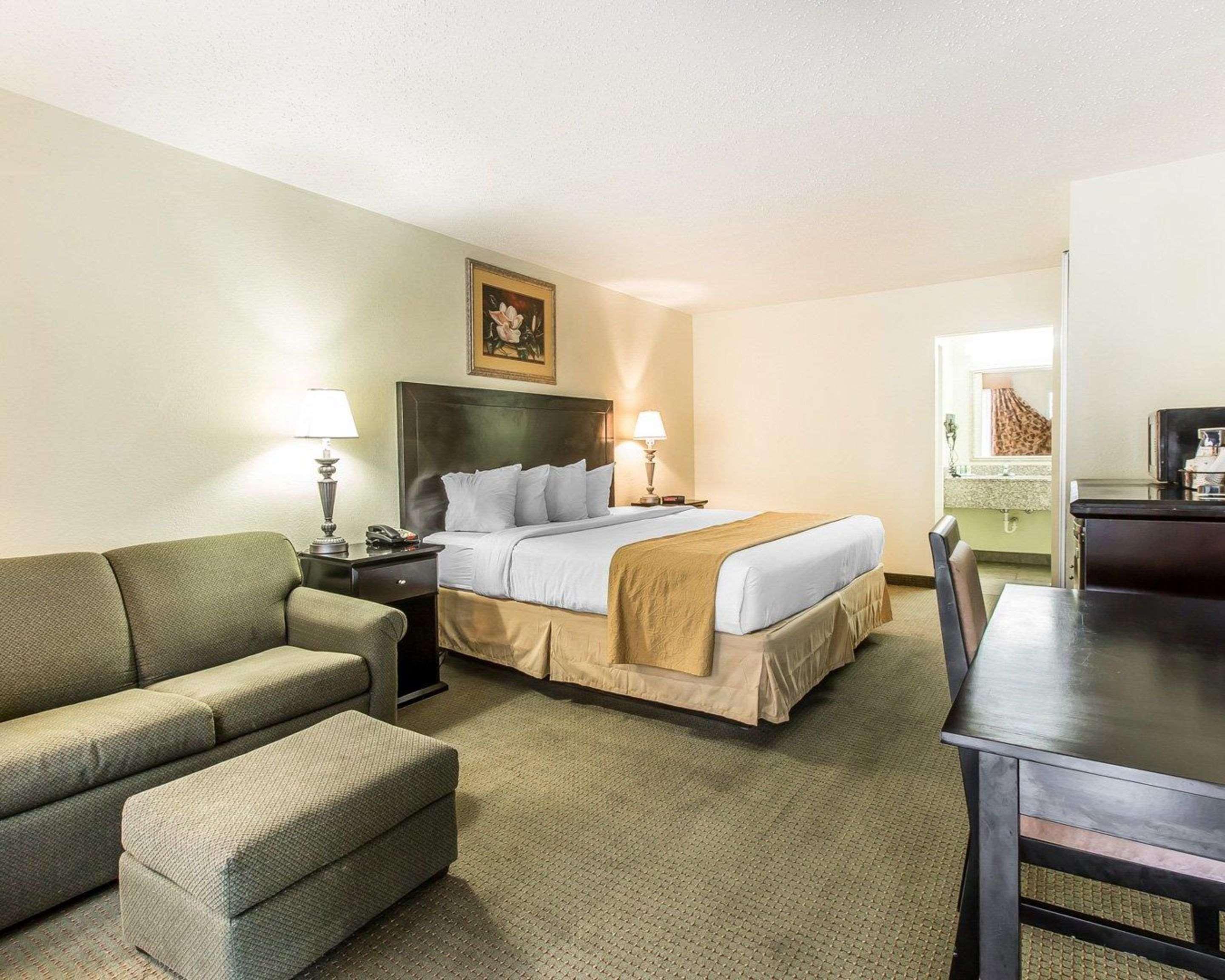 Quality Inn & Suites Conference Center Statesboro Historic District Экстерьер фото