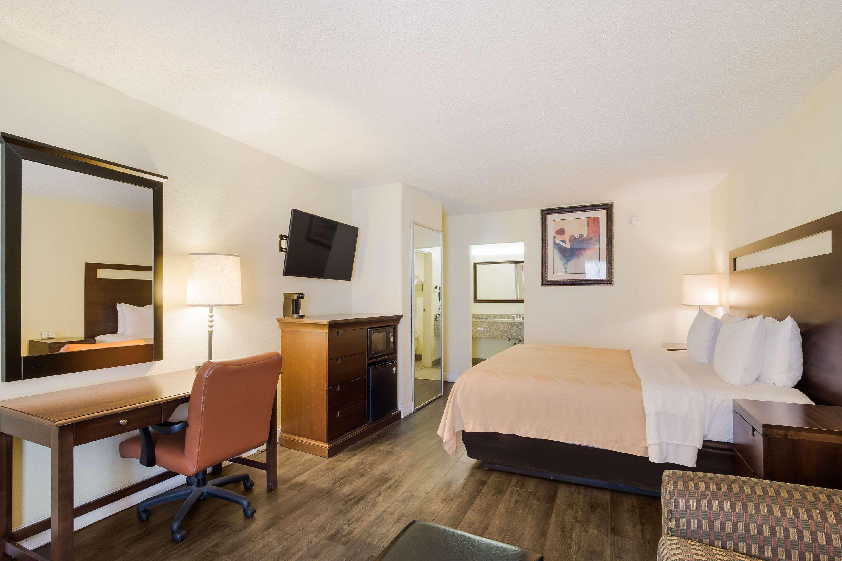 Quality Inn & Suites Conference Center Statesboro Historic District Экстерьер фото