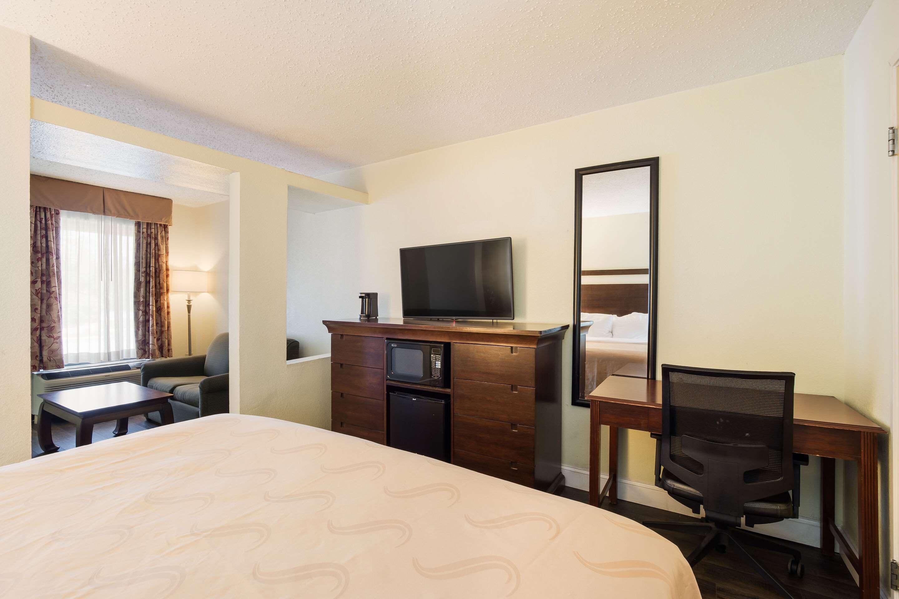 Quality Inn & Suites Conference Center Statesboro Historic District Экстерьер фото