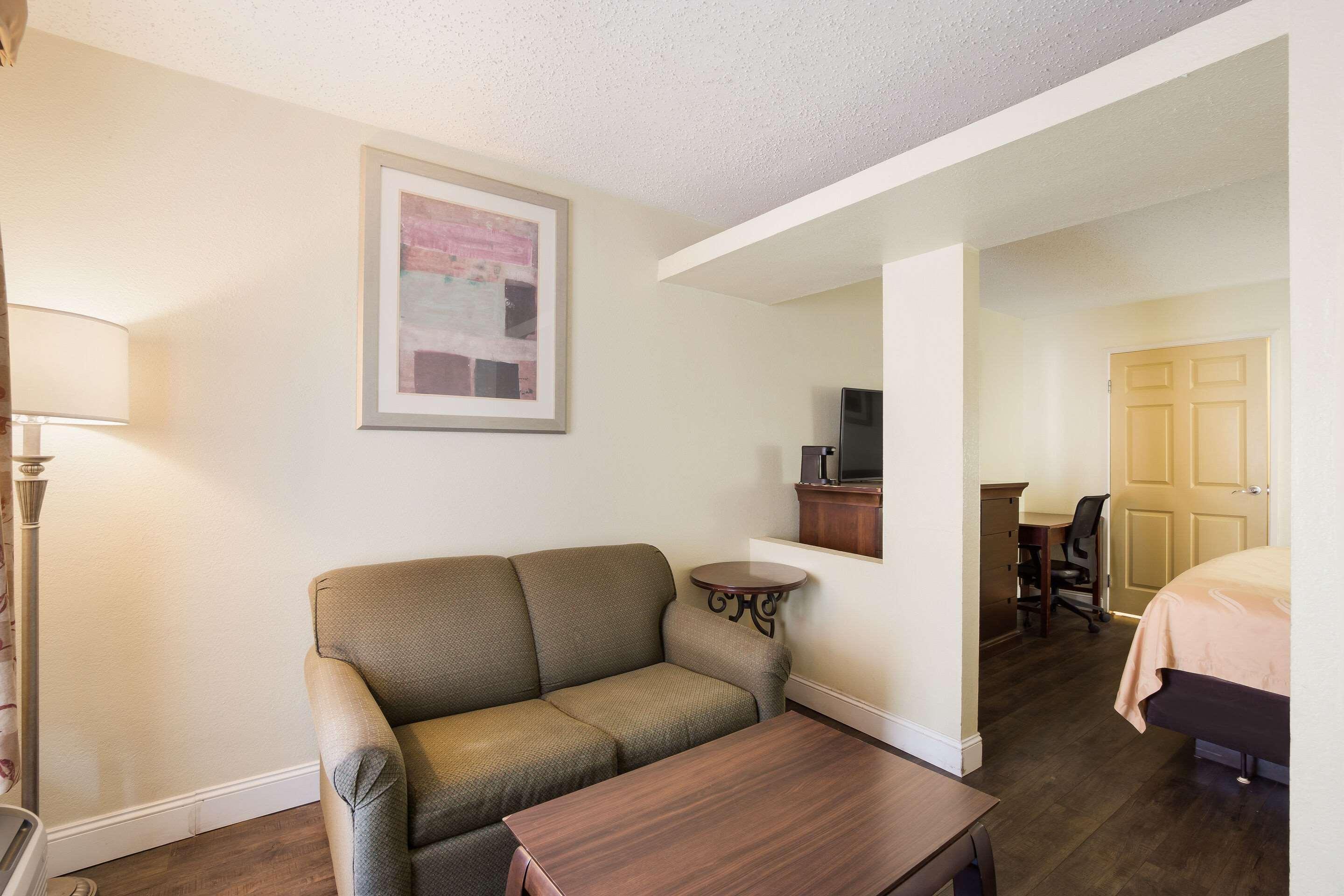 Quality Inn & Suites Conference Center Statesboro Historic District Экстерьер фото