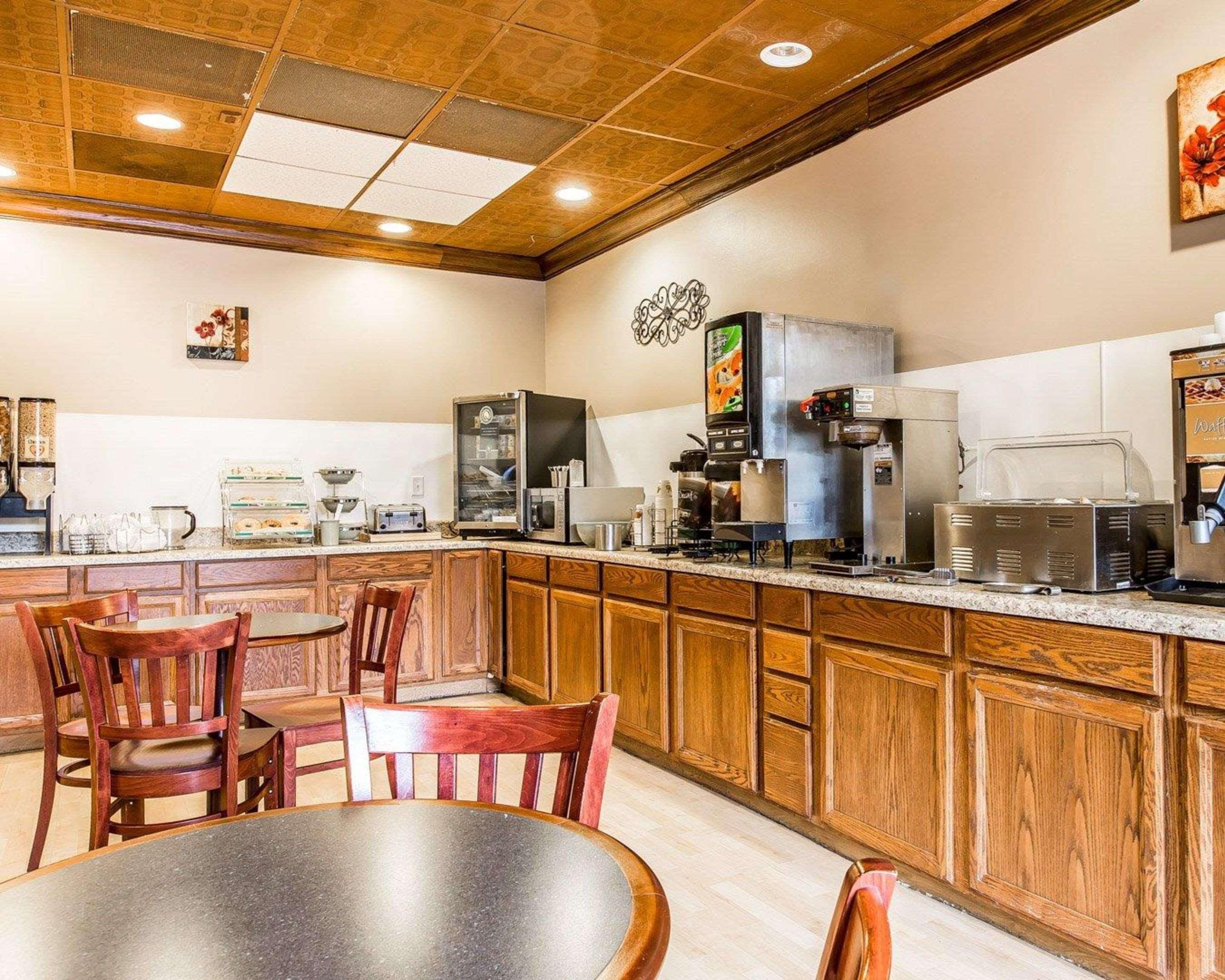 Quality Inn & Suites Conference Center Statesboro Historic District Экстерьер фото