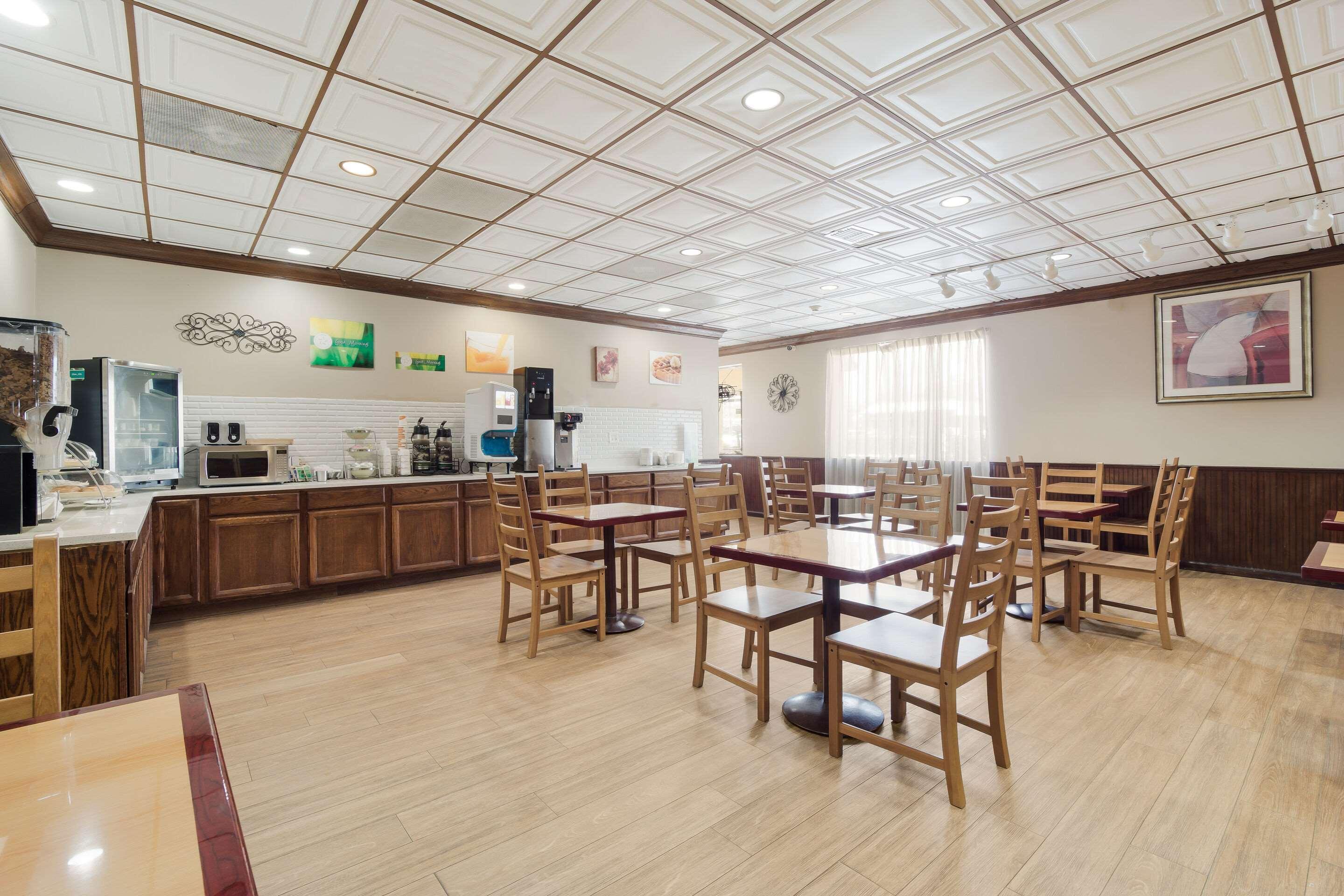 Quality Inn & Suites Conference Center Statesboro Historic District Экстерьер фото