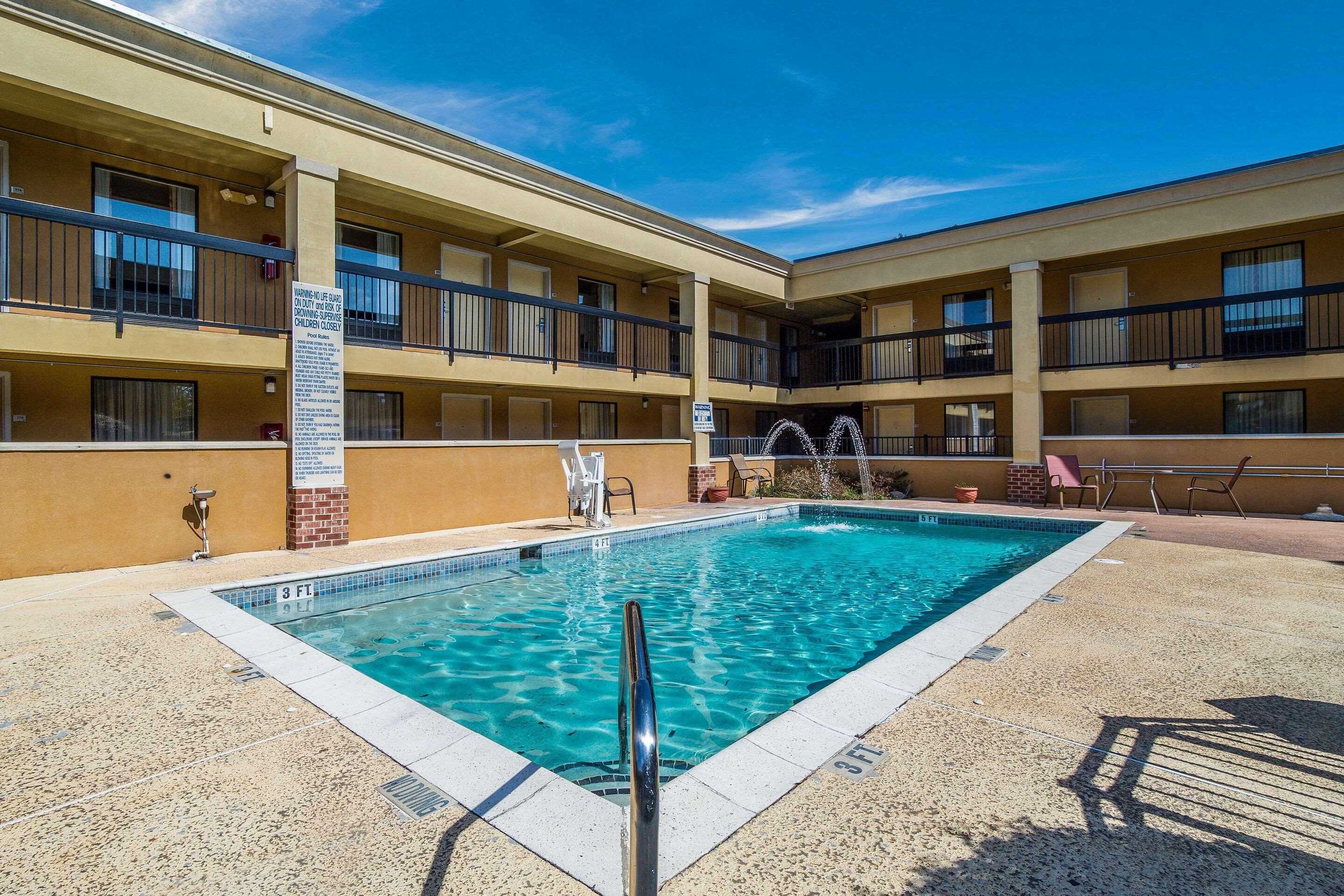 Quality Inn & Suites Conference Center Statesboro Historic District Экстерьер фото