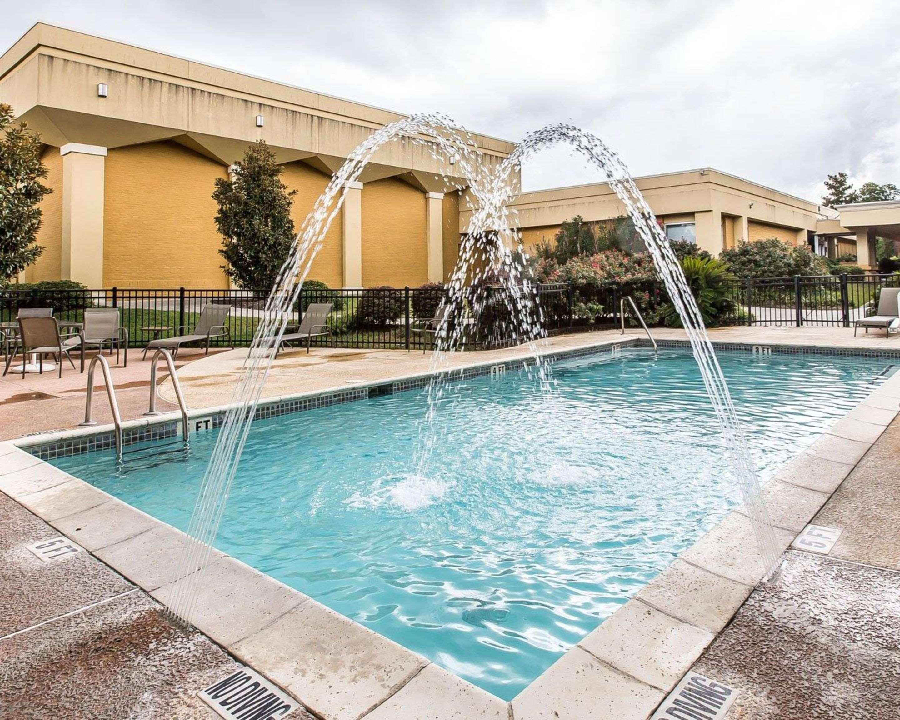 Quality Inn & Suites Conference Center Statesboro Historic District Экстерьер фото