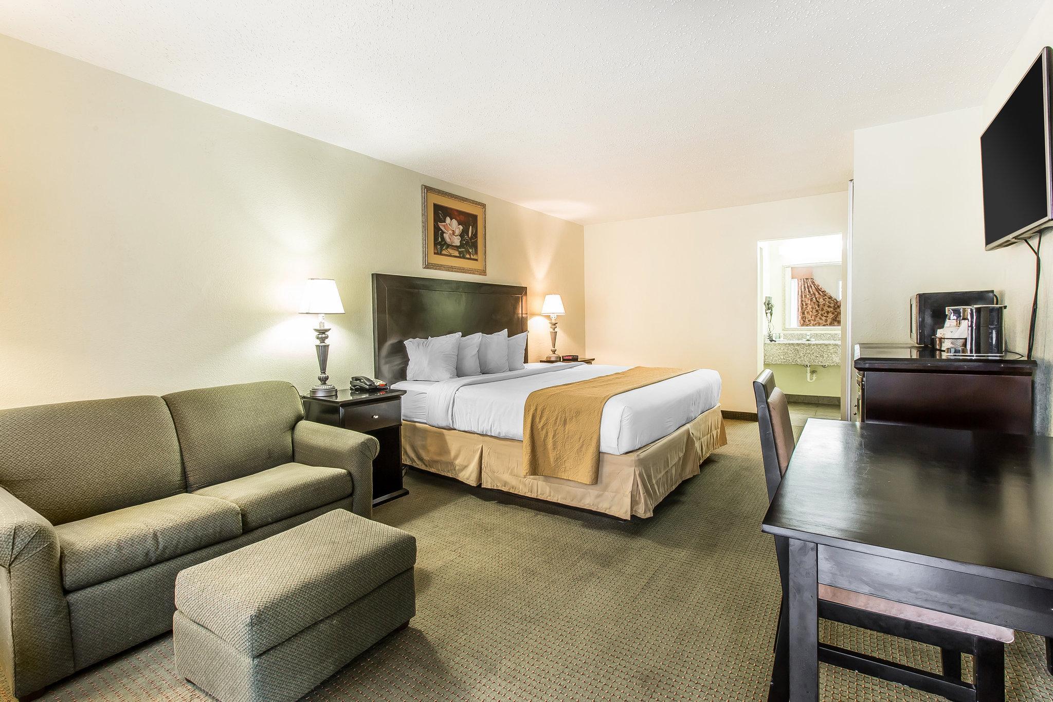 Quality Inn & Suites Conference Center Statesboro Historic District Экстерьер фото