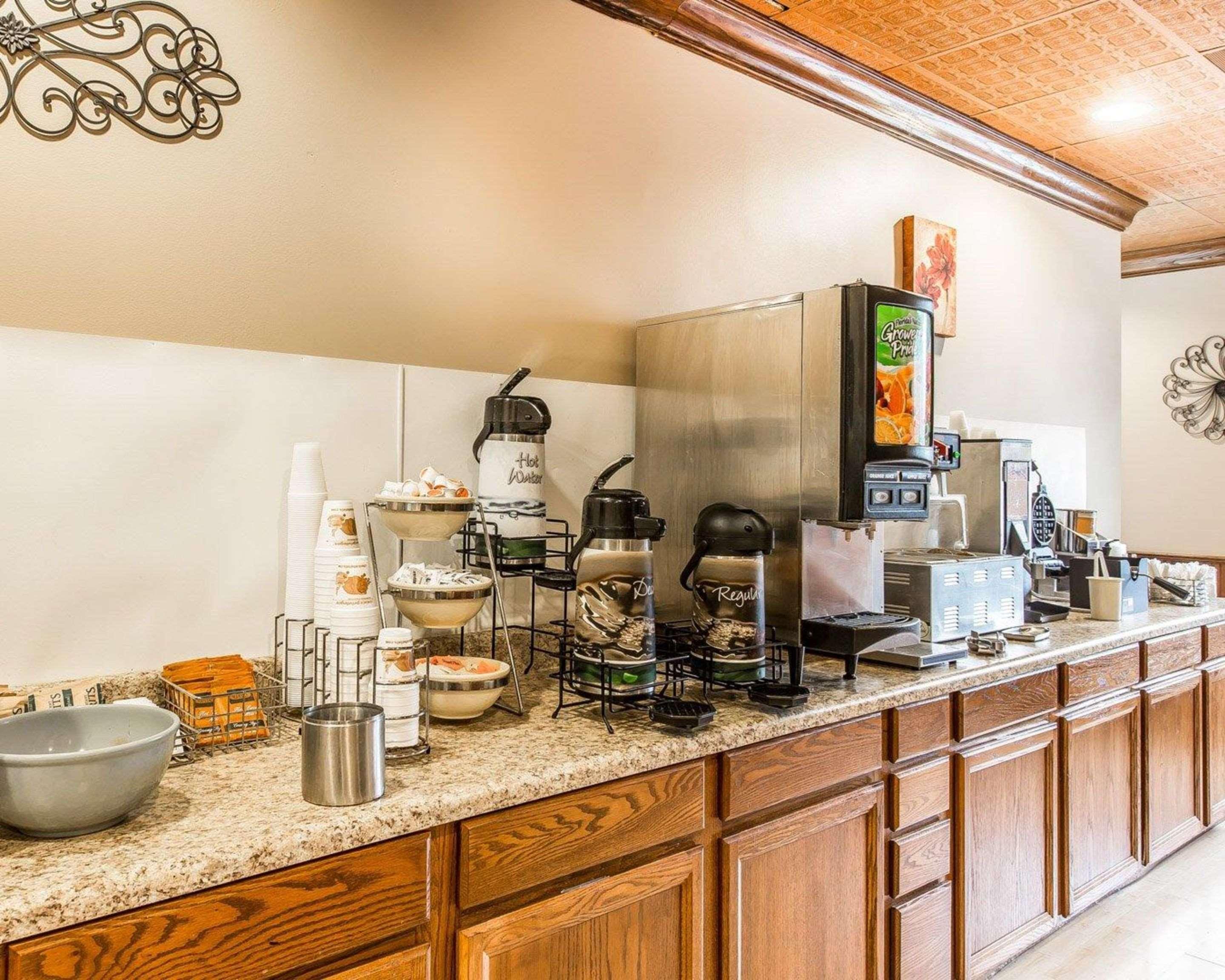 Quality Inn & Suites Conference Center Statesboro Historic District Экстерьер фото