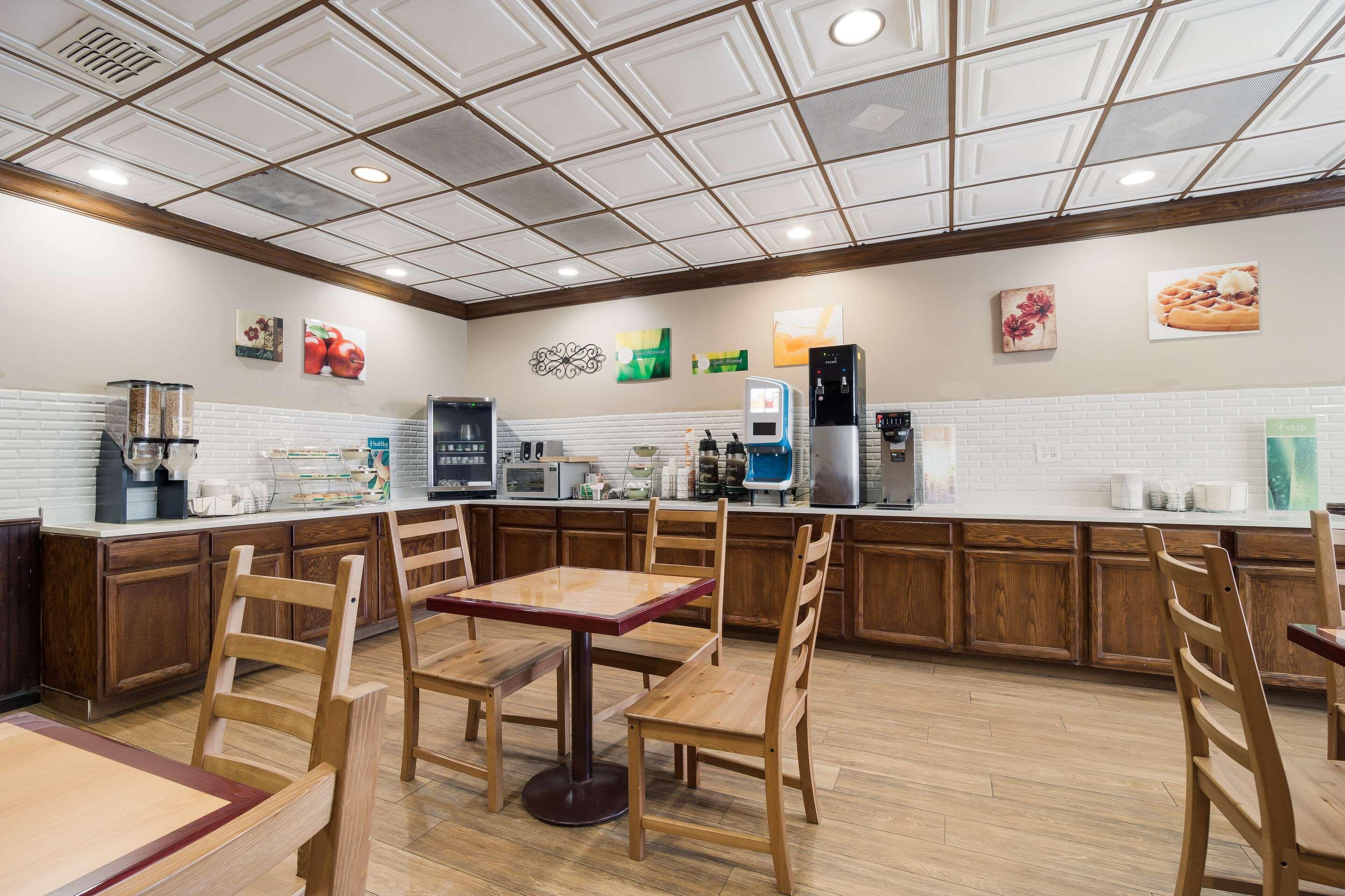 Quality Inn & Suites Conference Center Statesboro Historic District Экстерьер фото