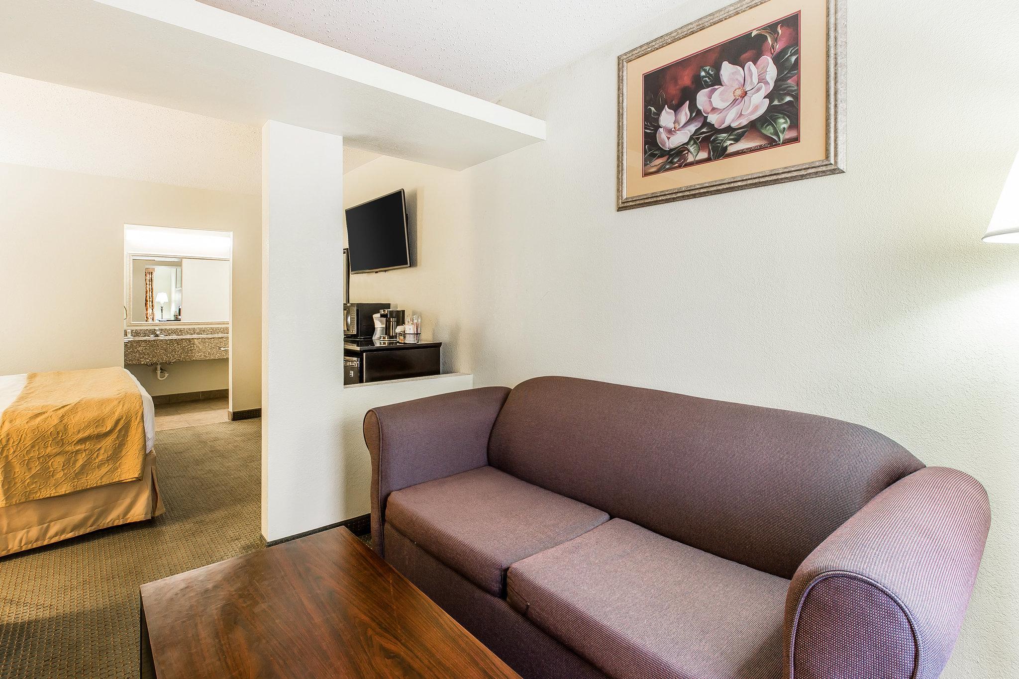 Quality Inn & Suites Conference Center Statesboro Historic District Экстерьер фото