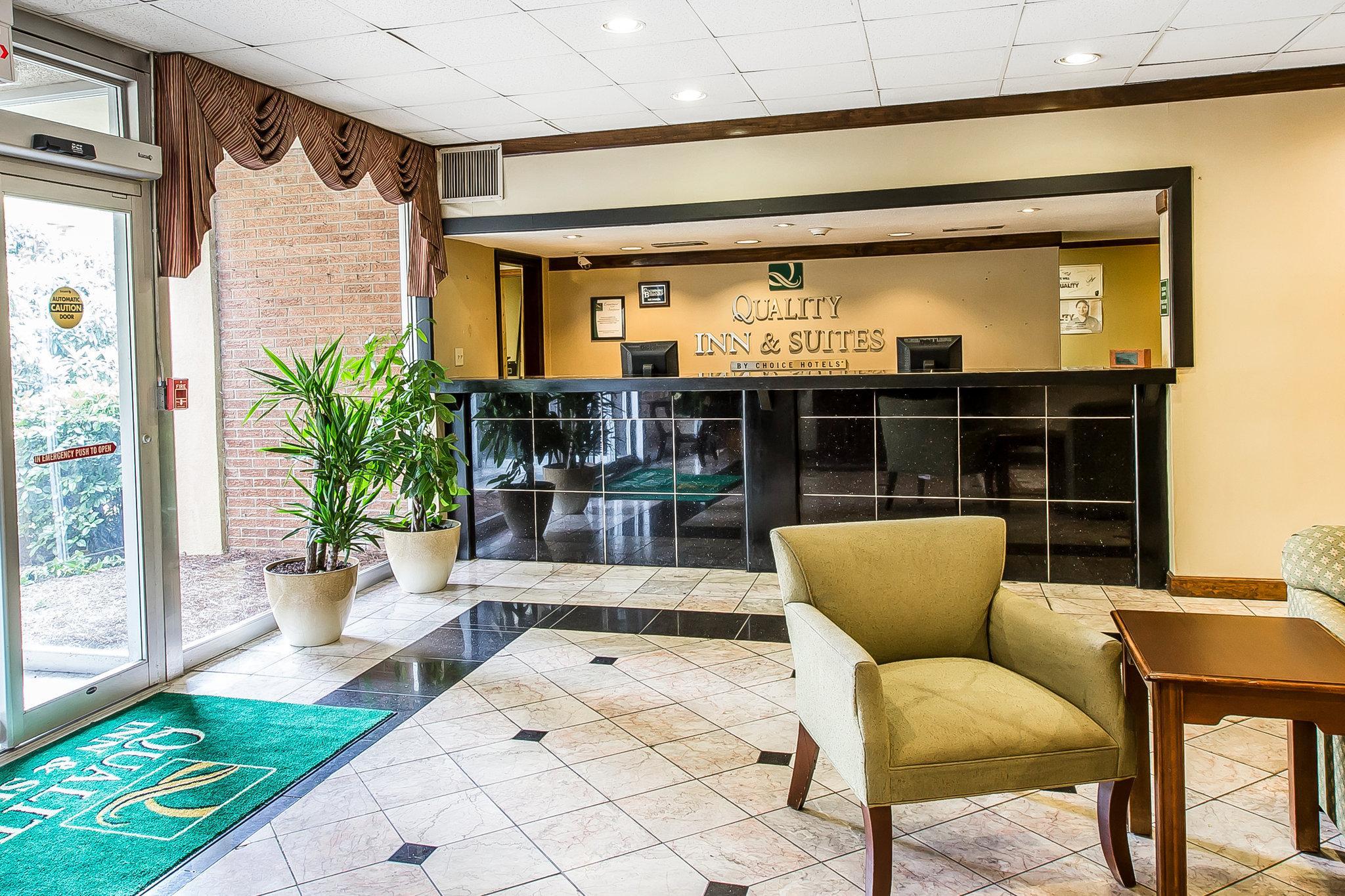 Quality Inn & Suites Conference Center Statesboro Historic District Экстерьер фото