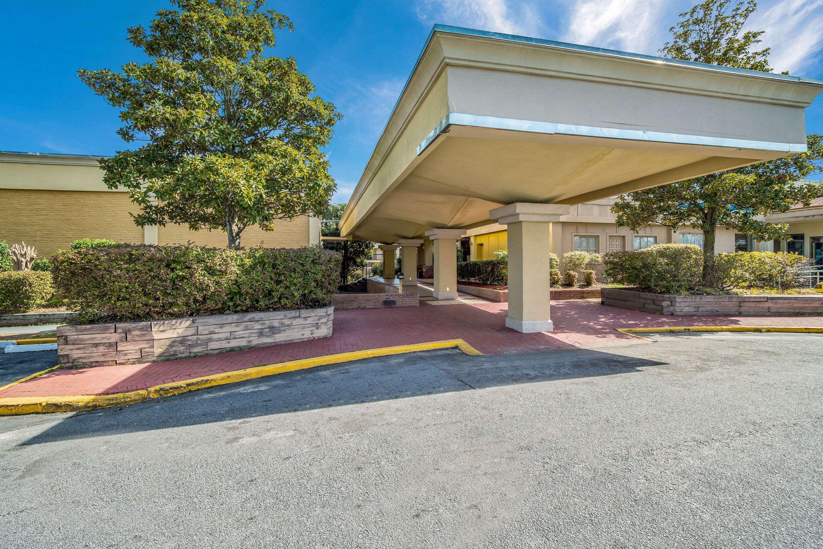 Quality Inn & Suites Conference Center Statesboro Historic District Экстерьер фото