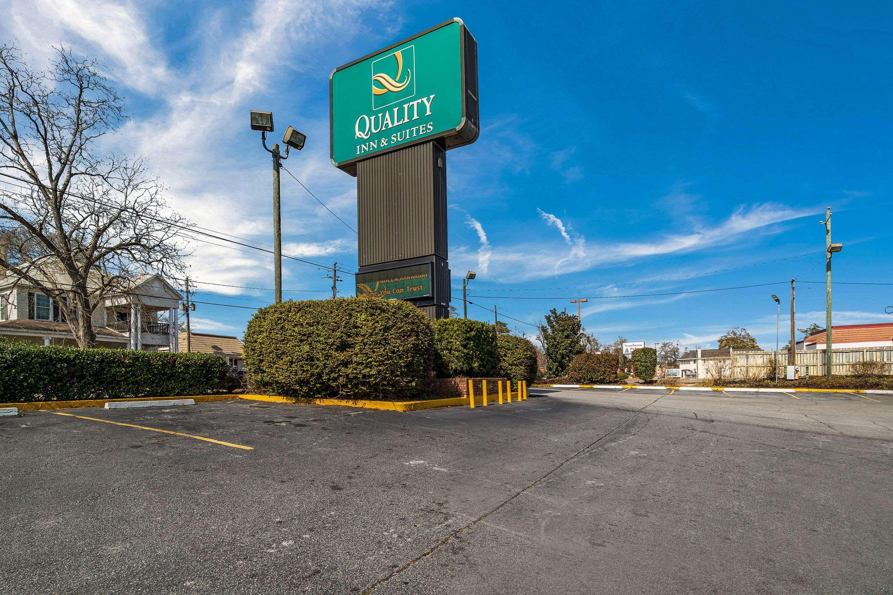 Quality Inn & Suites Conference Center Statesboro Historic District Экстерьер фото